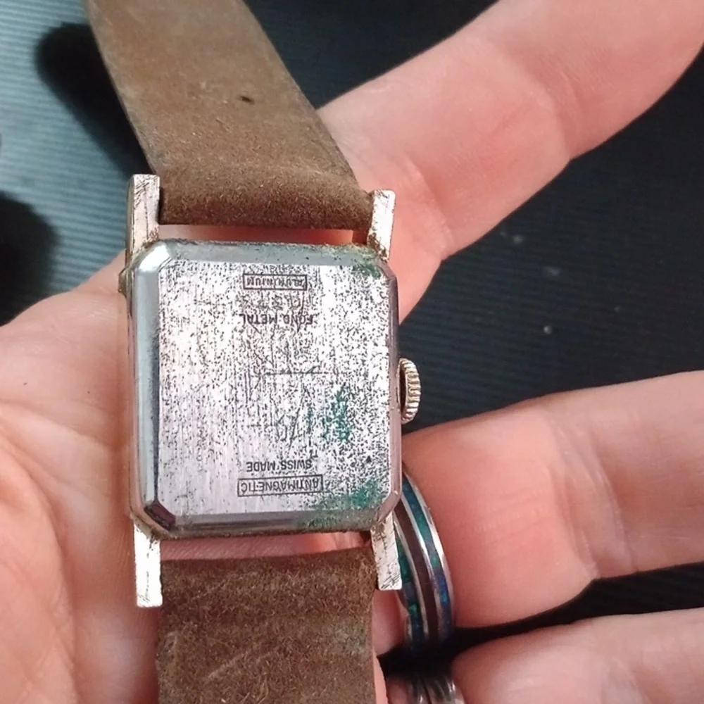 Large lot of watches and parts for repair, parts, etc.